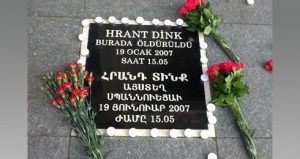 Gedenkstein für Hrant Dink  am Tatort © Bianet